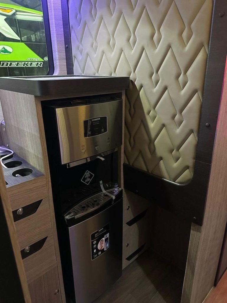 Dispenser di sleeper bus PO Gunung Harta. 