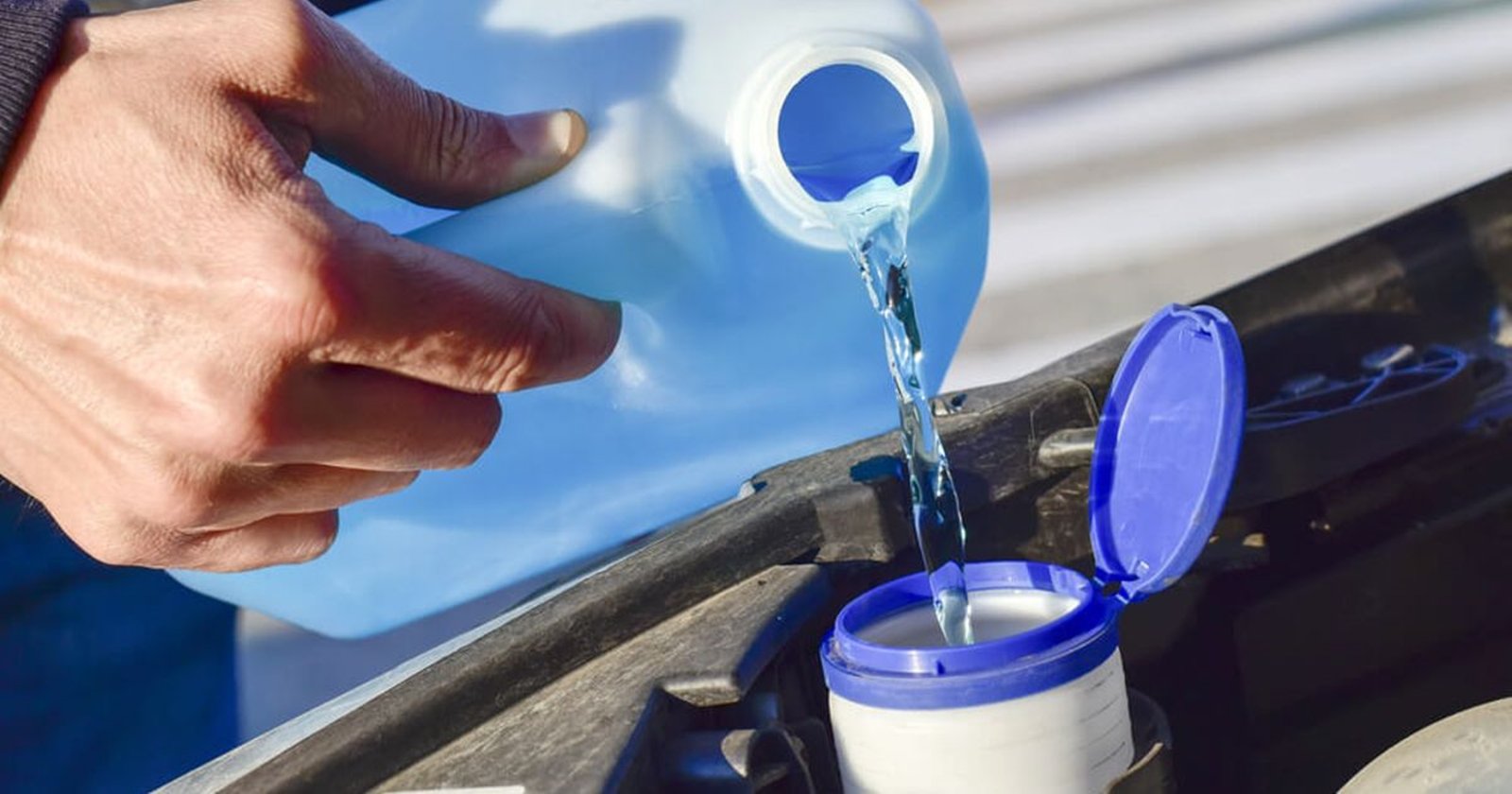 Air Wiper Habis? Diisi Air Biasa Atau Pakai Sabun Saja? Autos.id