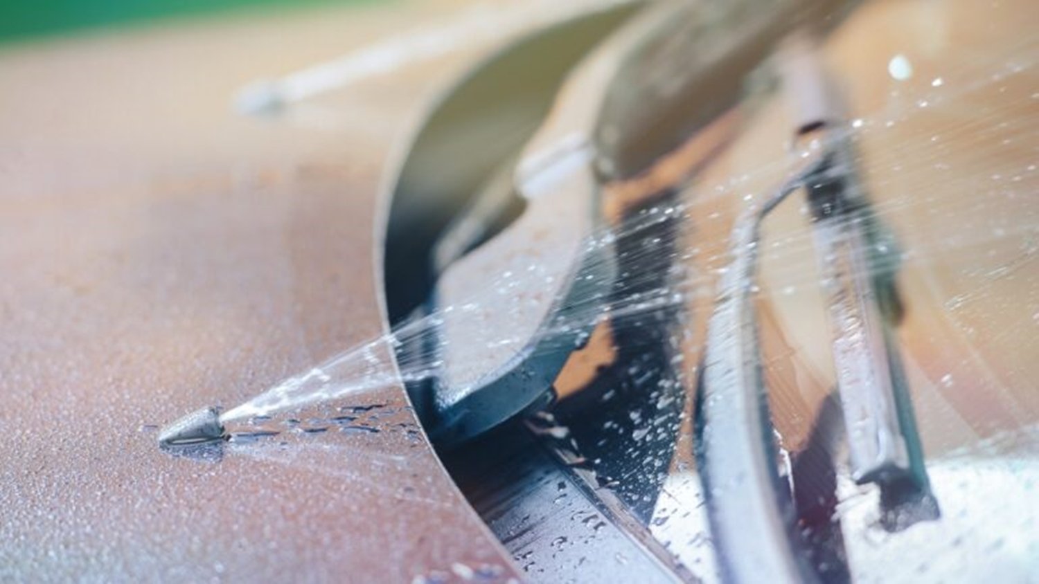 Air Wiper Habis? Diisi Air Biasa Atau Pakai Sabun Saja? Autos.id