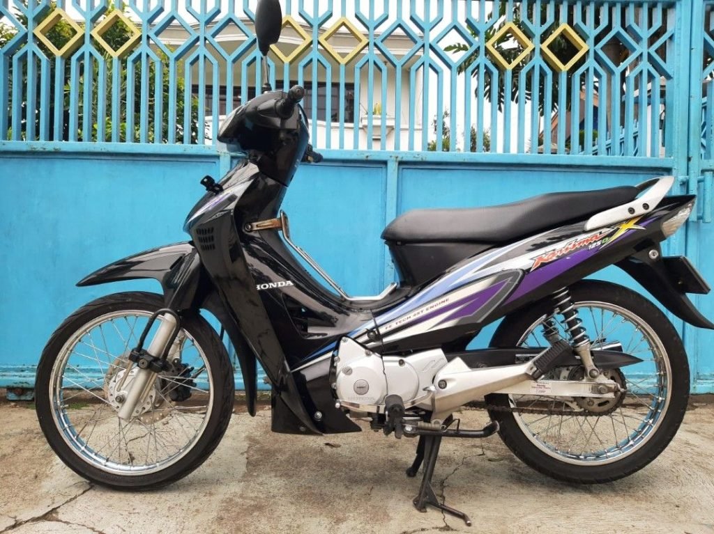 Perbedaan Honda Karisma 125D dengan X 125 - Autos.id
