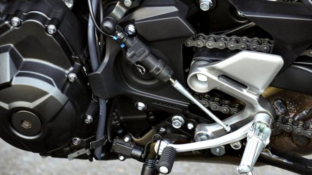 Contoh pemasangan Quick Shifter pada sepeda motor. 