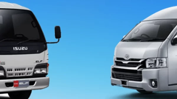 Isuzu Elf vs Toyota Hiace.