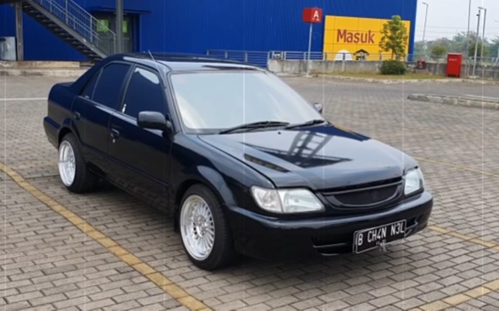 Toyota Soluna.