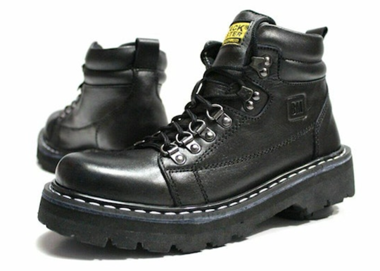 Sepatu Riding High 10 Rekomendasi Sepatu Touring Terbaik untuk Para Biker di Tahun 2023 ...