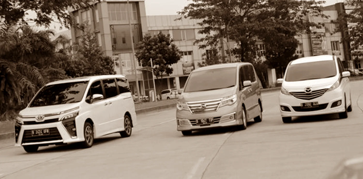 Toyota Voxy vs Nissan Serena vs Mazda Biante.