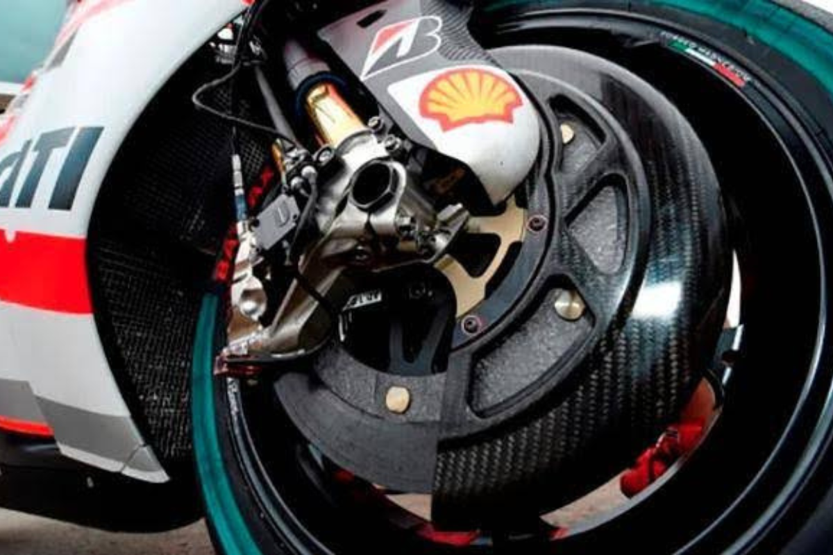 Rem Karbon Digunakan di MotoGP, Apa bedanya dengan Rem Baja