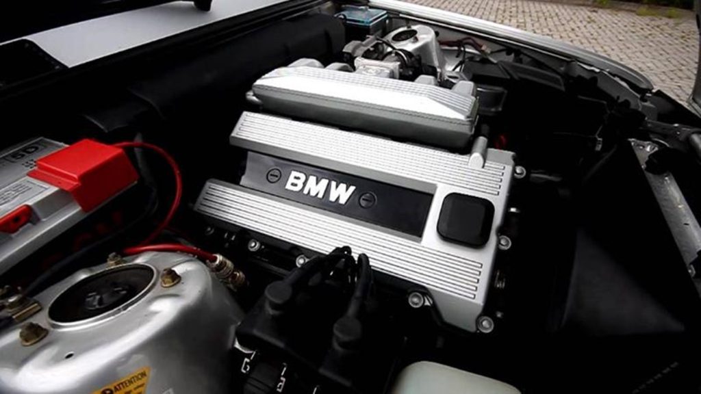 Mesin BMW E30. 
