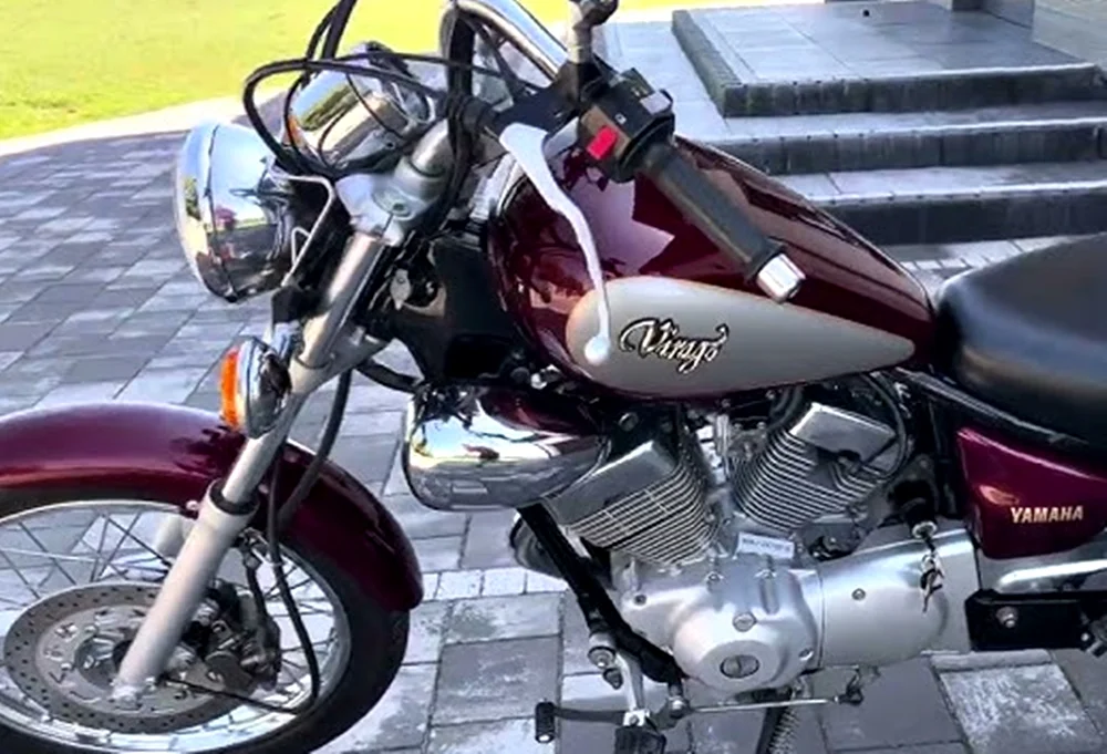 Tampilan Yamaha Virago bertipe cruiser.