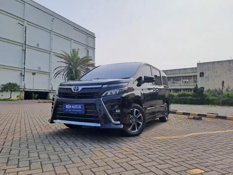 Toyota Voxy bekas