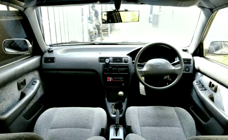 Dashboard Toyota Soluna 2000. 