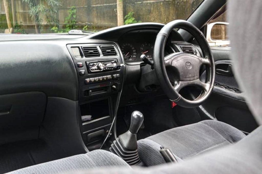 Interior Toyota Great Corolla.
