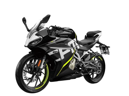 Tampilan CFMoto 250SR warna hitam.