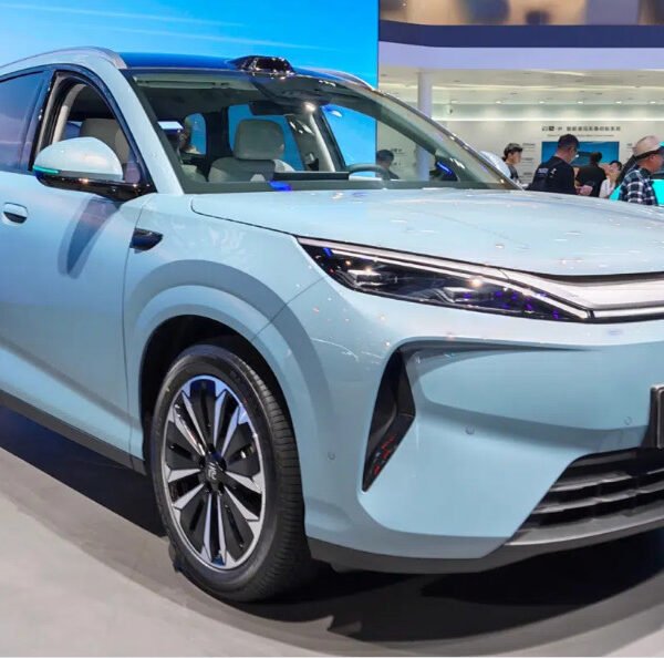 BYD Atto 3 baru mengadopsi bahasa desain Loong Face alias wajah naga