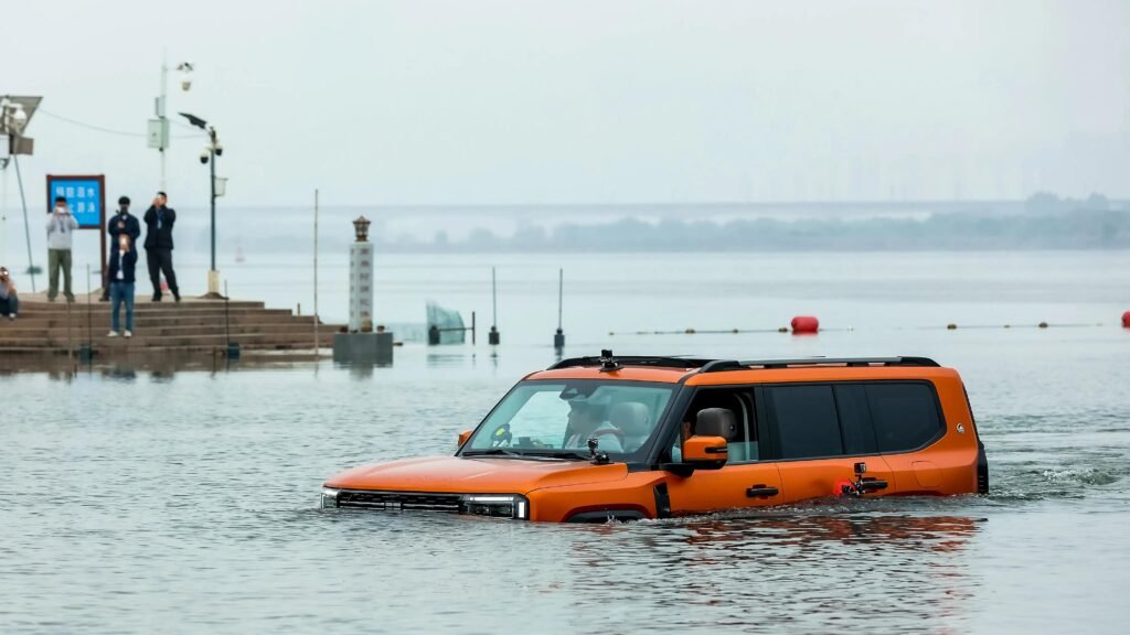 JETOUR G700 pamer kemampuan menyeberangi sungai