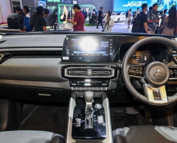 10 pengaturan via layar Mitsubishi Destinator