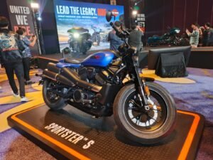 Sporster S bergaya bobber terlihat gagah