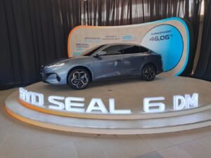 Tak hanya M6 DM, turut diperlihatkan BYD Seal DM