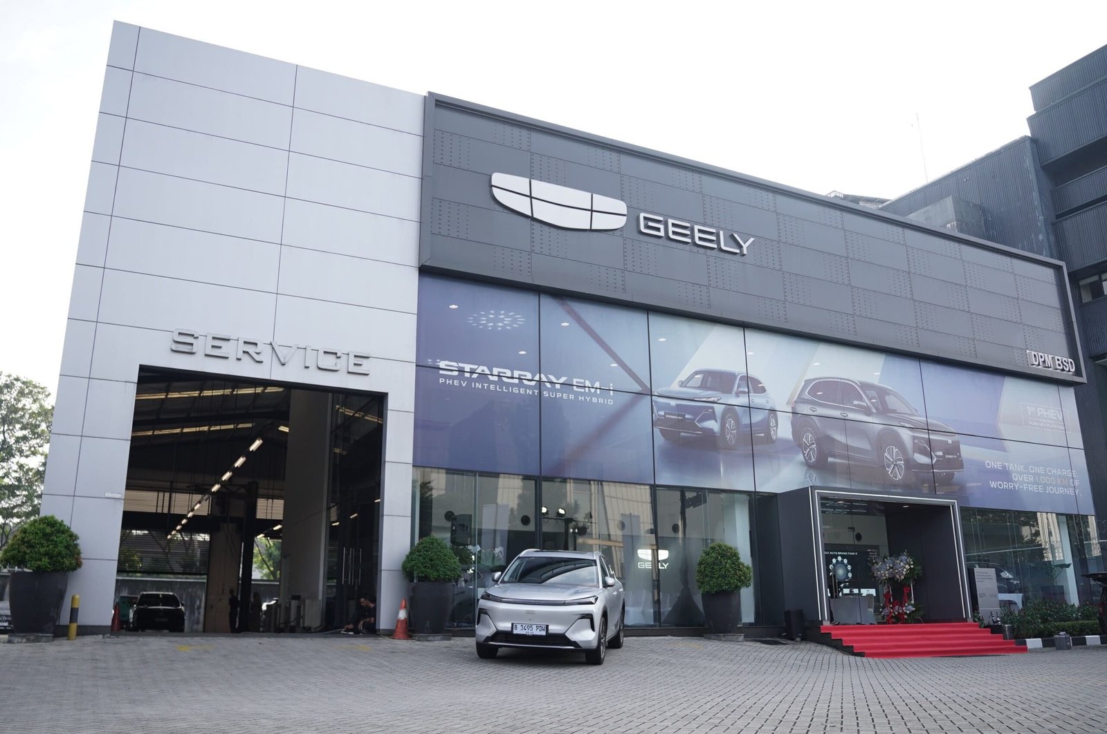 Dua diler baru Geely diresmikan