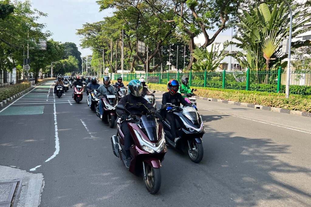 Rolling Thunder Bareng Komunitas PCX