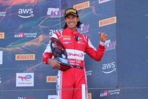 Sean Gelael merayakan raihan podium ketiga pada race 1 GT World Challenge Asia 2026 di Mandalika