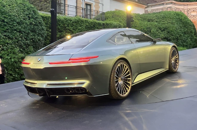 Tampak belakang BMW Vision Alpina