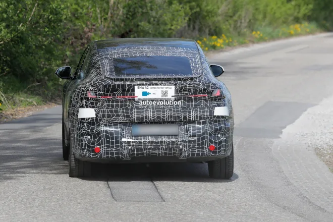 Tampak belakang BMW iX4 2028