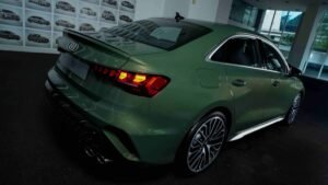 Buritan sporty, pasang ducktail hingga velg 19 inci model 5-Y spoke