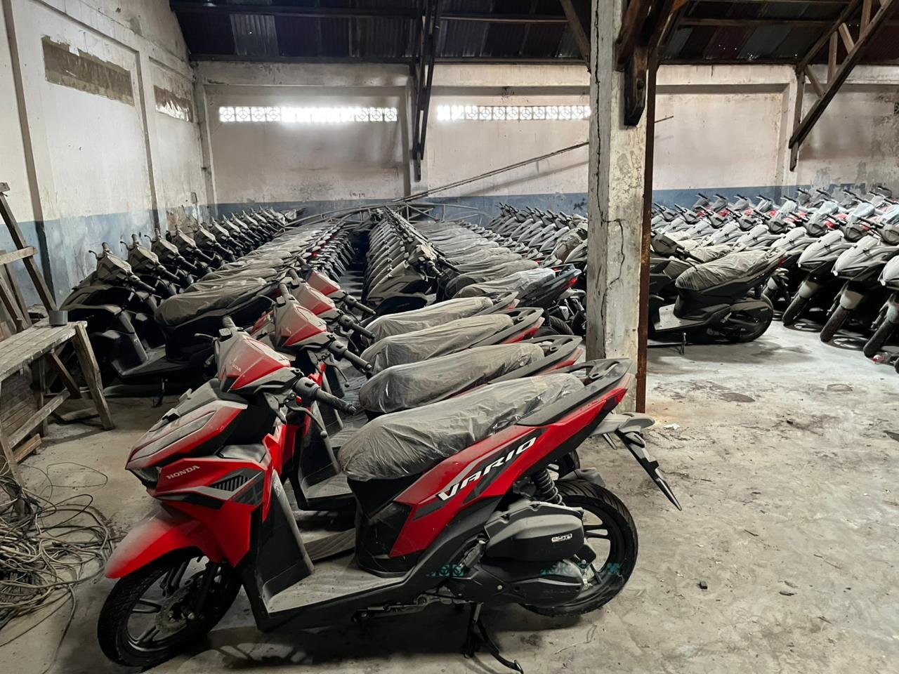 Gudang penyimpangan ribuan motor siap ekspor ilegal