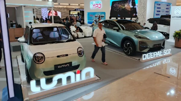 mobil listrik di indomobil expo