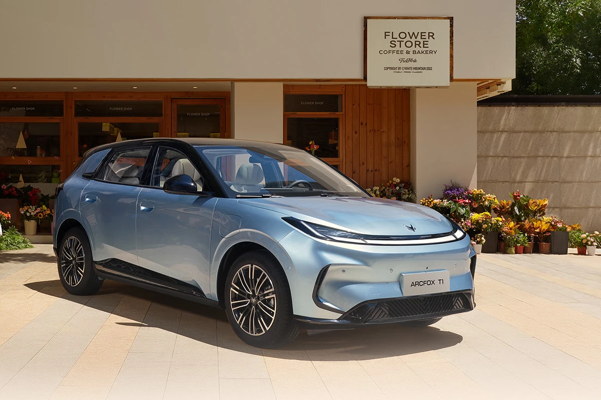 Mobil listrik Arcfox T1 di pasar Tiongkok