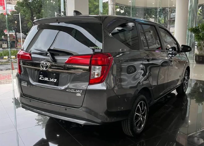 Tampak belakang Toyota Calya 2026