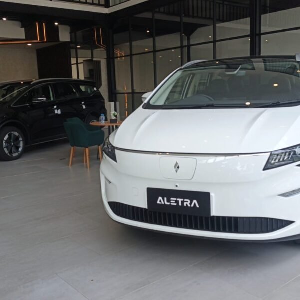 Aletra Siapkan MPV Listrik Pintu Geser Adik L8 EV