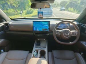 Masih terdapat beberapa tombol fisik di dasbor