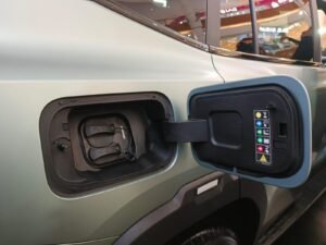 T1 versi PHEV bisa melaju 100 km dalam mode EV
