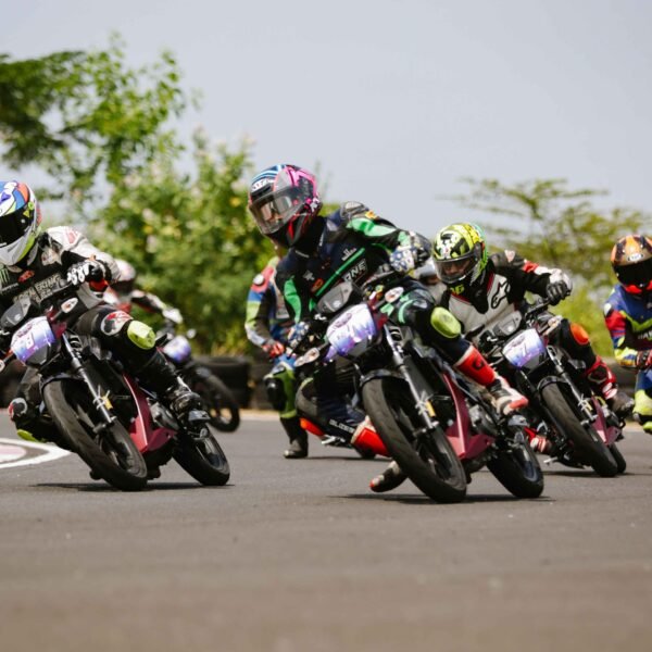 Aksi Pembalap dan Semangat Kompetisi di Sirkuit Suzuki Fun Race