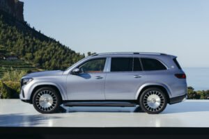 Tampilan samping Mercedes-Maybach GLS 680
