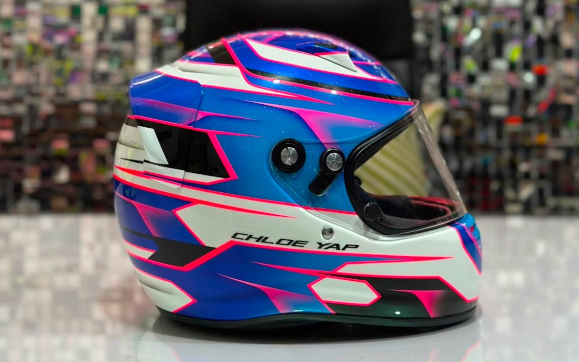 Tren livery airbrush untuk helm balap Go Kart