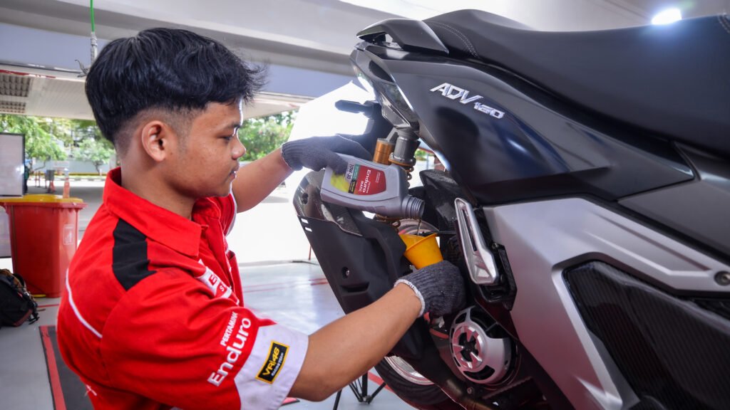 Resiko mengintai saat menunda ganti oli