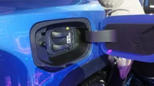 Slot CCS-2 untuk isi ulang baterai