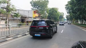 Bagian 3/4 dari samping jadi keunikan MPV 7