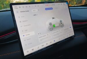 Skema kerja motor listrik dan baterai ke roda terpantau via layar sentuh jumbo