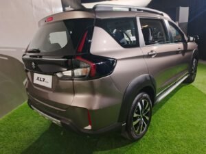 Pada versi basic atau Suzuki XL7 New Zeta tidak pakai spoiler atap