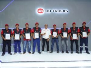 Penyerahan Sertifikat kepada Seluruh Peserta EMC Final Indonesia 2026