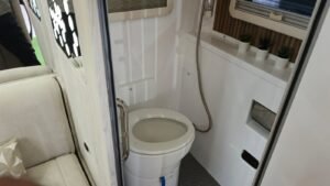 Toyota Rangga motorhome Baze hadirkan toilet basah