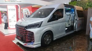 Toyota HiAce dengan kabin mewah tampil berkelas