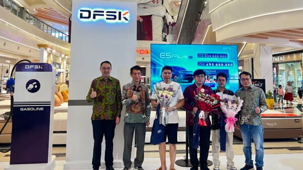 Simbolisasi penyerahan DFSK E5 Plus di Medan