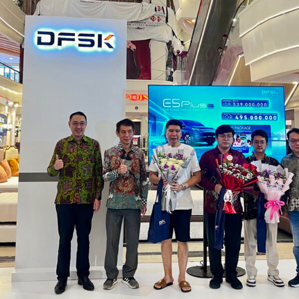 Simbolisasi penyerahan DFSK E5 Plus di Medan