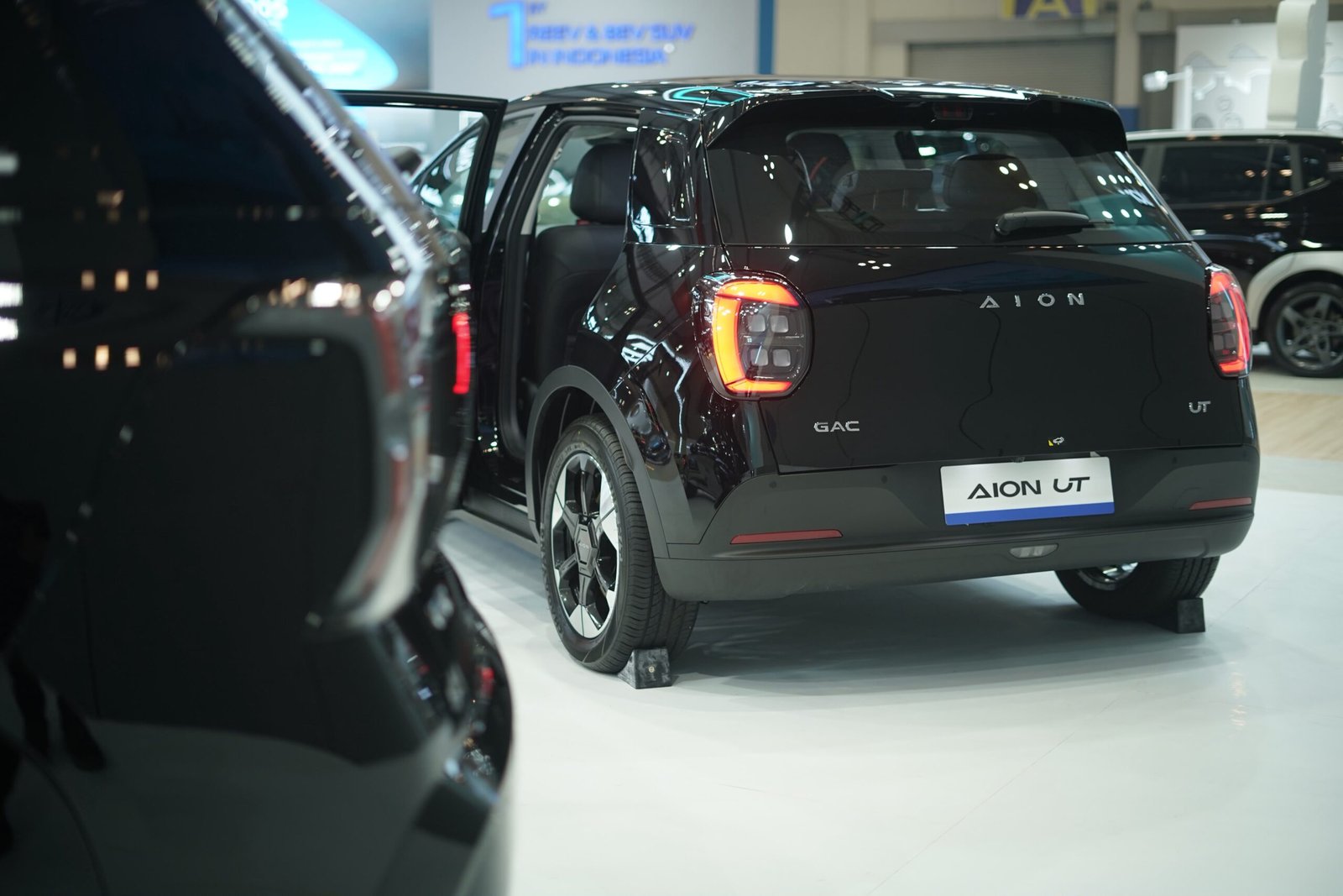 Penampilan AION UT Black di GIIAS 2026