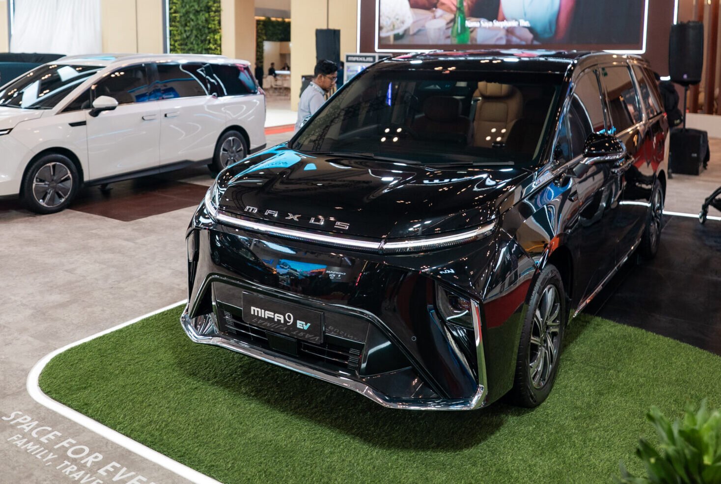 MAXUS MIFA 9 Tampilkan Kemewahan MPV Listrik Premium
