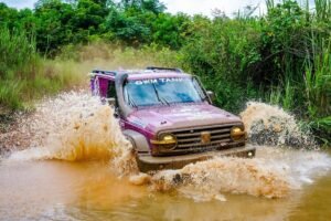 GWM Tank 300 Diesel melintasi medan berair sedang